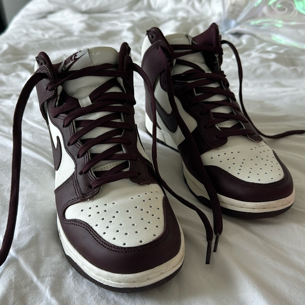 Nike Women’s dunk High - Burgundy Crush Size 7